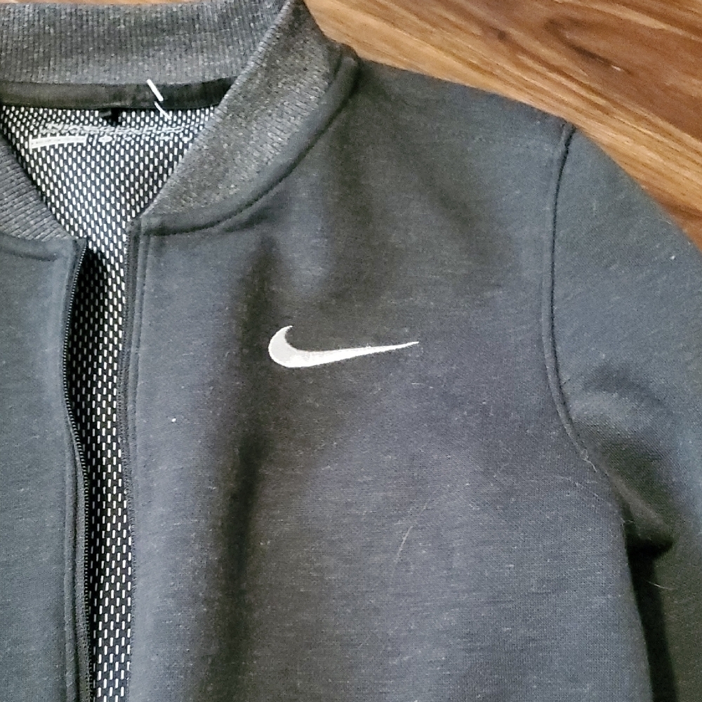 Nike Women's Dark Gray Golf Jacket with Swoosh Zippered Pockets - Picture 4 of 10